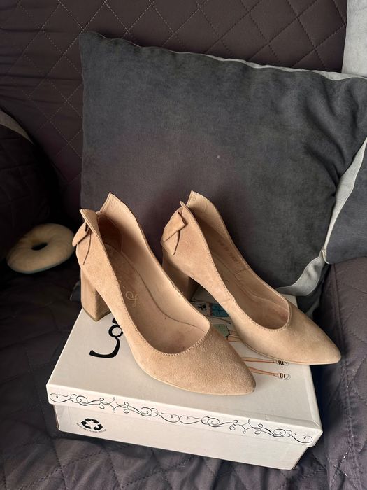 Бежеві туфлі з бантиком