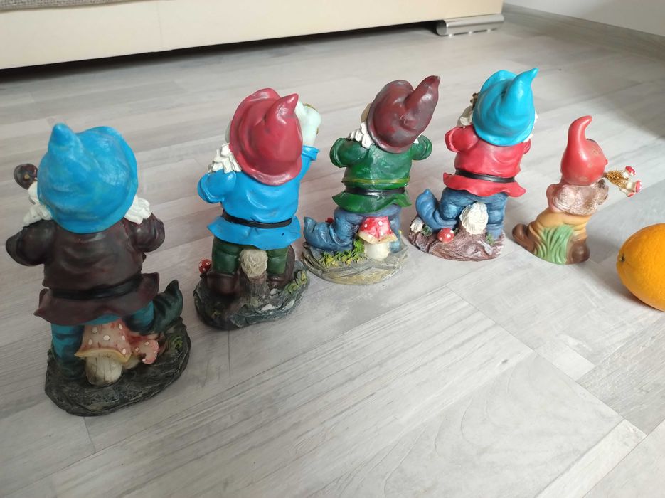 Zestaw pięciu figurek krasnali, fajna ozdoba domu, ogrodu