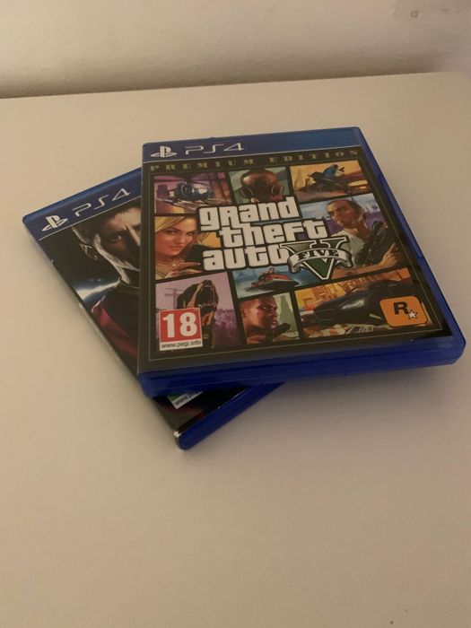 Ps4 + 1 comando + 2 jogos perfeito para si