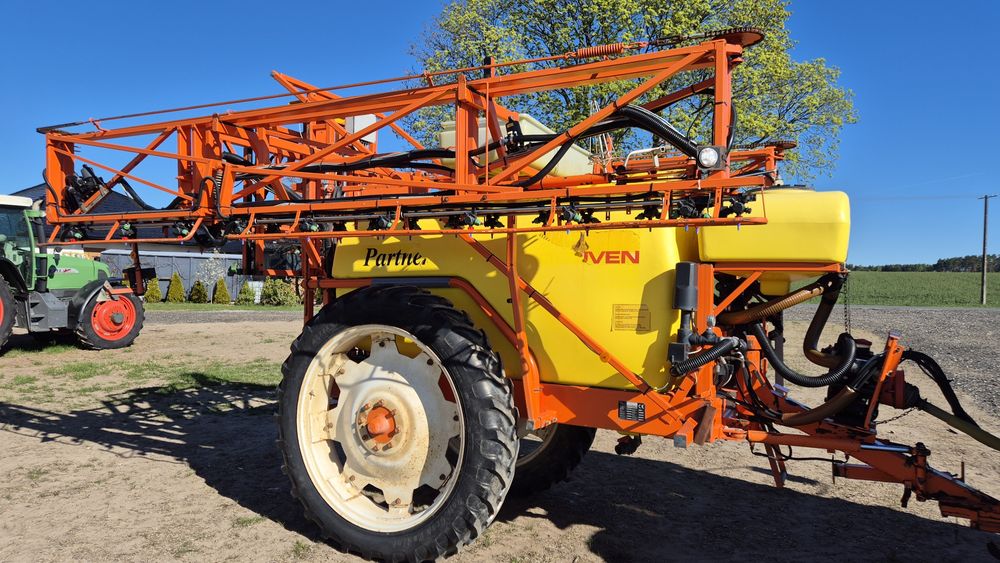 Opryskiwacz Douven John Deere 27m 2500L Dubex