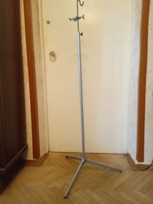 Стойка-держатель на треноге.: 160 грн. - Підставки та тримачі Київ на Olx