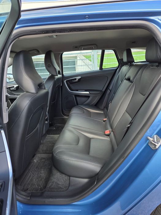 Volvo v60 D4 181cv