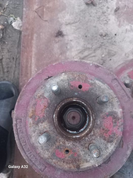 Mitsubishi Lancer ступиця в зборіз ричагом права і ліва вробочому стан