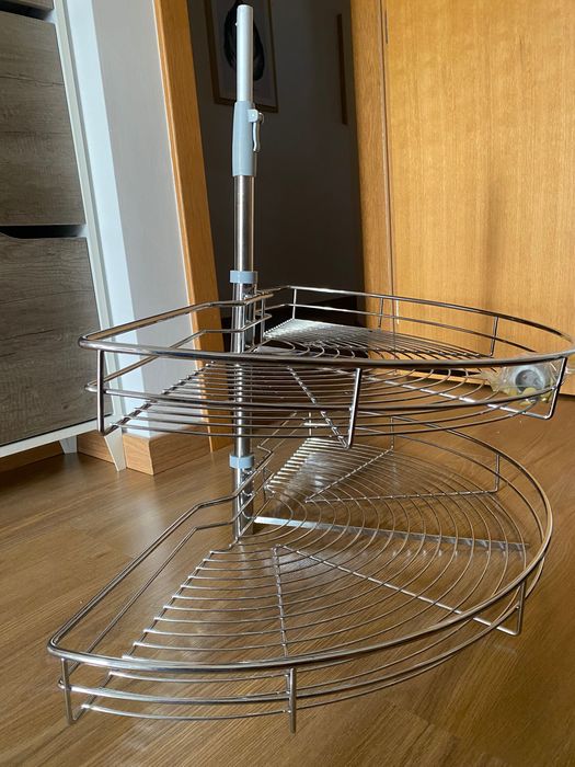 Estante giratória para móvel interior