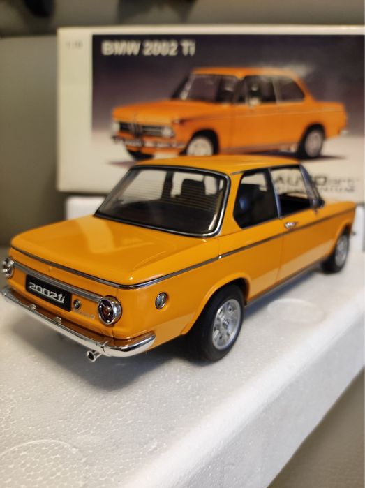 AutoArt 1:18 BMW 2002 Ti Pomarańczowy — piękny i rzadki