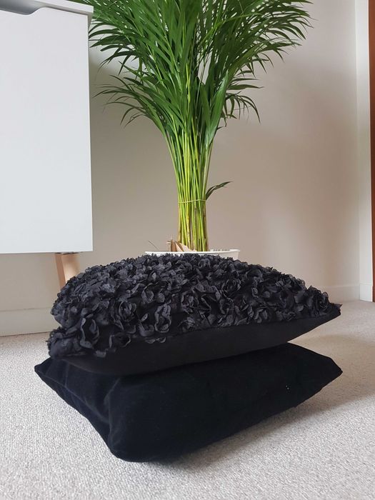 Poduszki dekoracyjne 45x45 z wypelnieniem NOWE 2 sztuki.