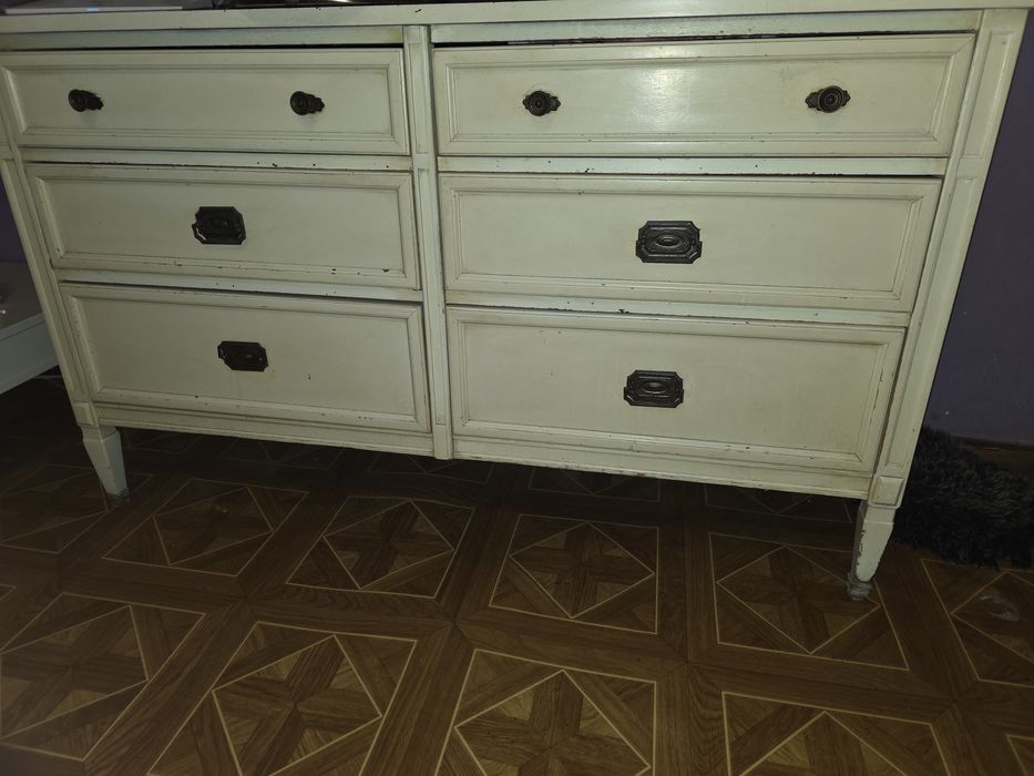 Sprzedam komodę,mały stolik to co na zdjęciach