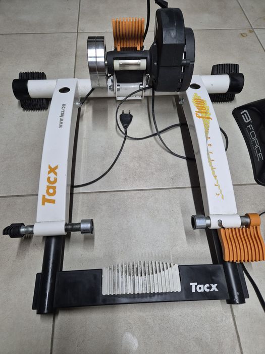 Trenażer Tacx Flow