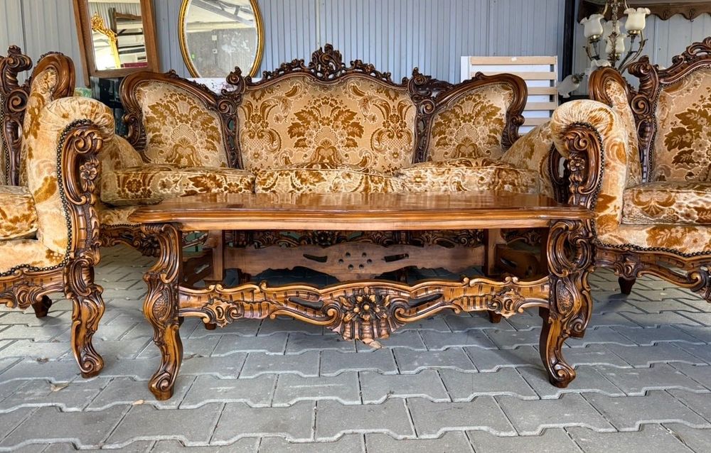 Włoski bogato rzeźbiony komplet-sofa,dwa fotele ława