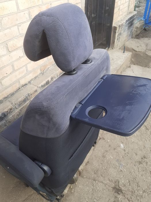 Сидение автомобильное