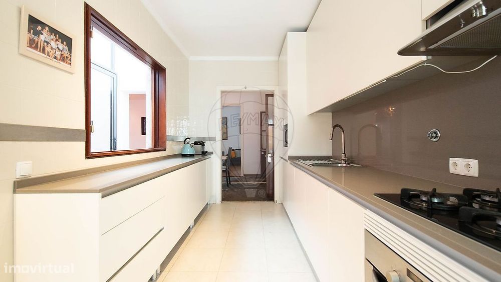 T6 Detached House for Sale