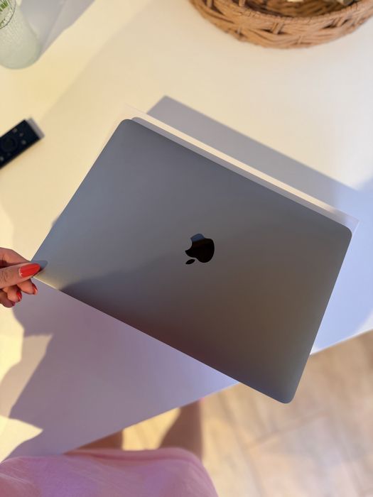 Apple Mcbook air 13
