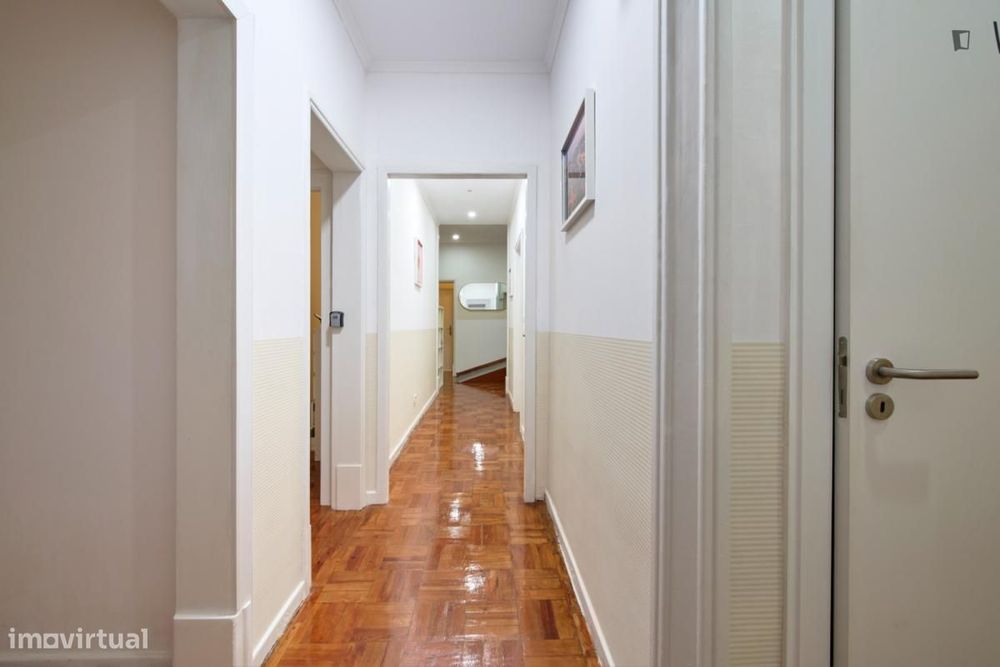 Quarto - localizado em Alameda Lisbon