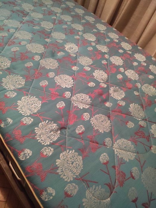 Colchão em bom estado (182x131cm)