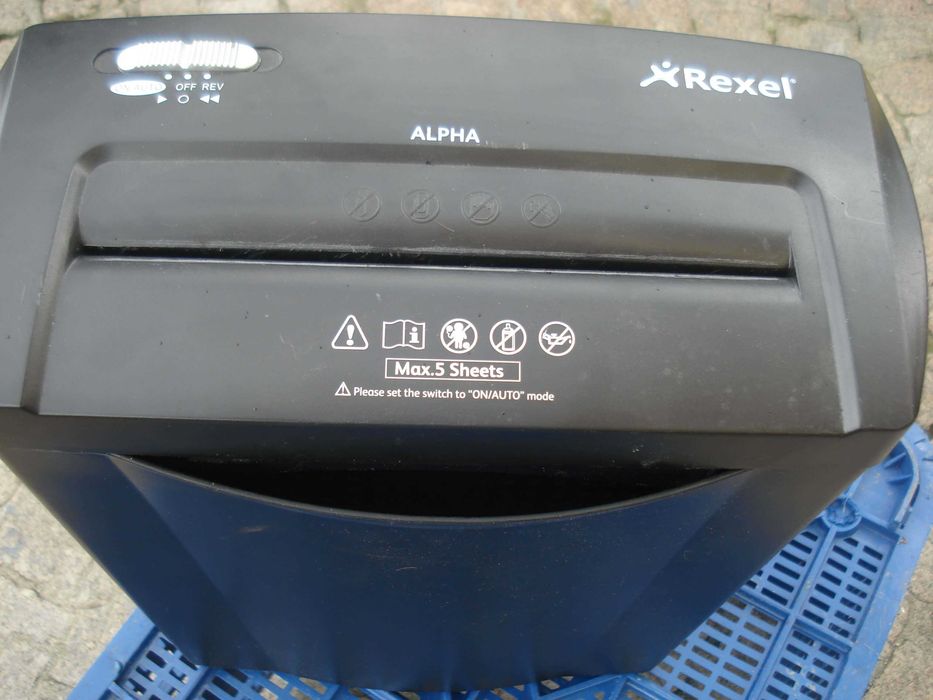 Destruidora de corte em tiras Alpha Rexel