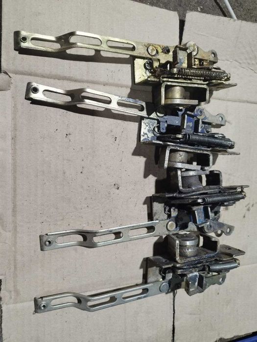 Замок двері лівий/правий Mercedes T1 207–410 – гарний стан