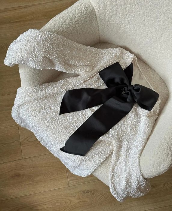 Vestido lantejoulas com laço