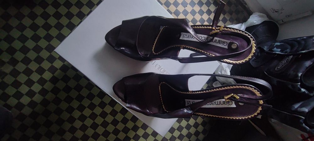 дизайнерские босоножки бренда Gianmarco Lorenzi