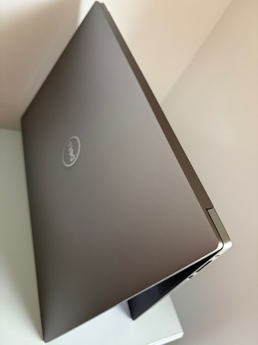 Laptop Dell Precision 5570• Intel i7-12800H•32GB RAM•NVIDIA RTX A1000