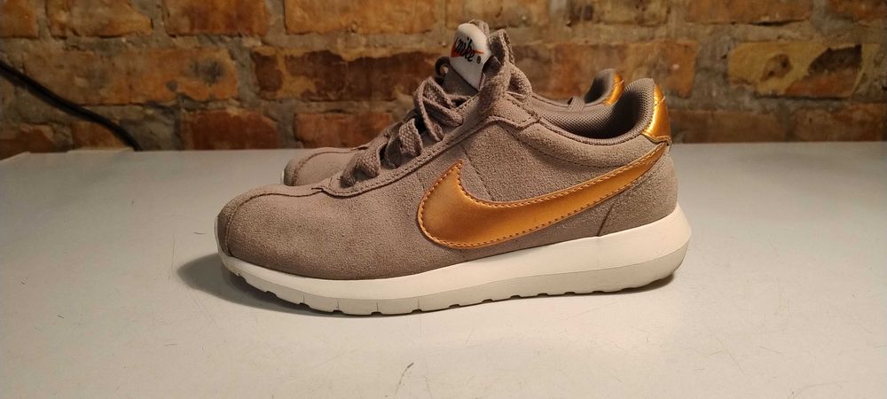 Женские кроссовки Nike. 36 размер