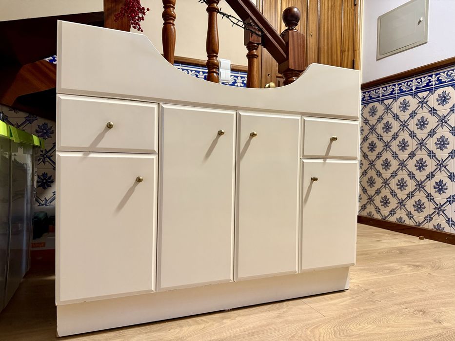 Movel casa de banho com espelho + iluminacão