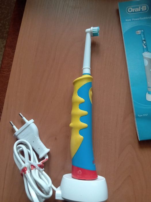Дитяча електрична зубна щітка Oral B