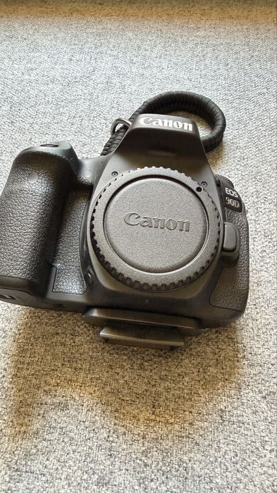 Canon 90 D usada