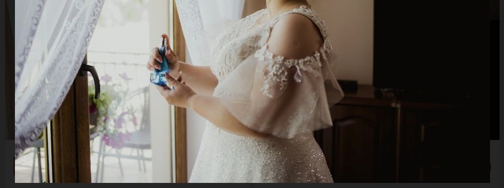 Przepiękna błyszcząca suknia ślubna ivory