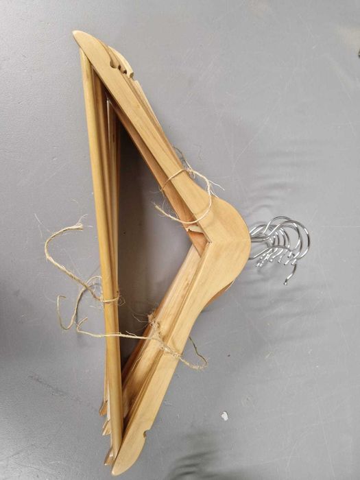 Drewniane wieszaki na ubrania