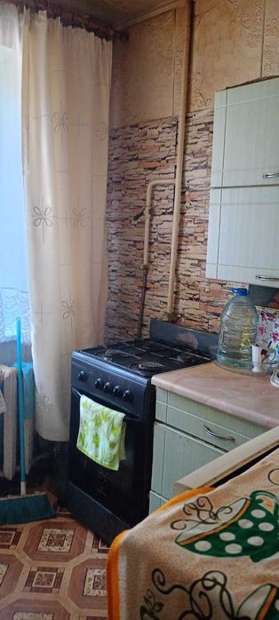 Продам трикімнатну  квартиру по вул. Пляжна