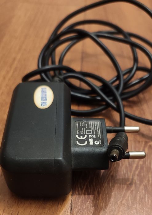 Ładowarka do telefonu komórkowego.