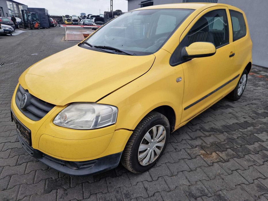Błotnik przód przedni lewy prawy VW Fox 03-10