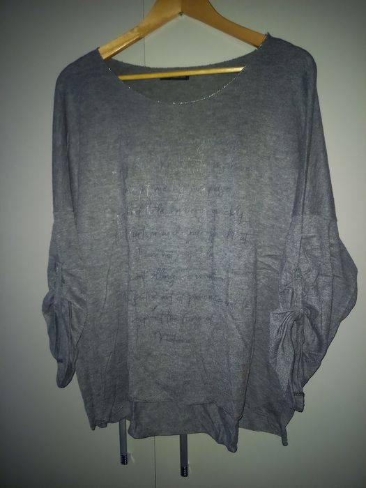 Szara Włoska tunika z napisami