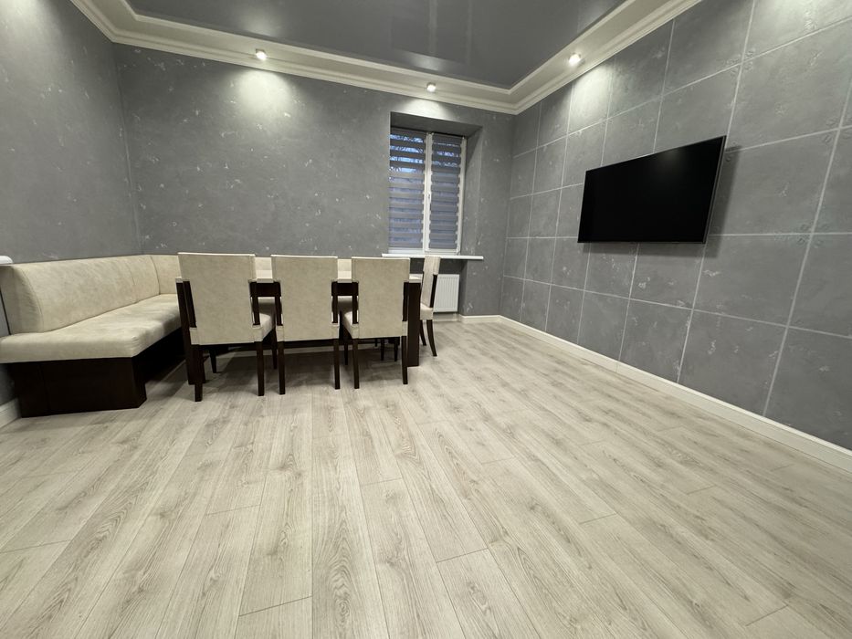 Центр. Сучасний, новий ремон, меблі, техніка. Ніхто не жив