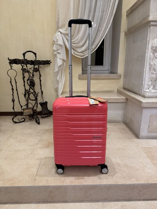American tourister мала нова валіза S синя червона