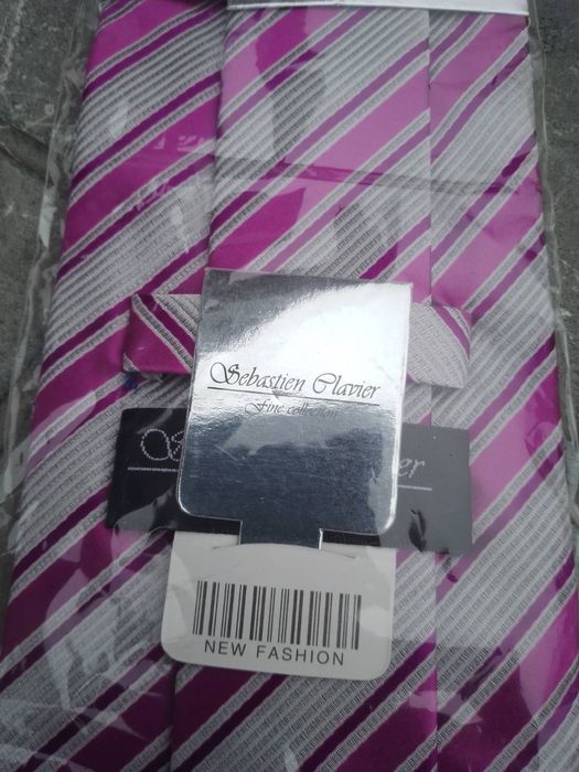 Галстуки от модных брендов.