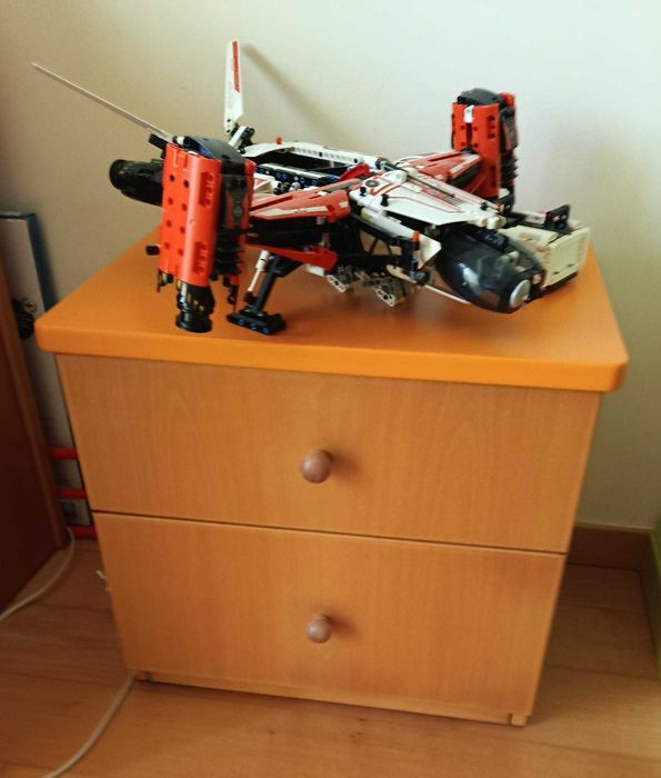 Quarto Infantil/Juvenil Evolutivo: Cama, Secretária, Mesa de cabeceira e Estante. URGENTE
