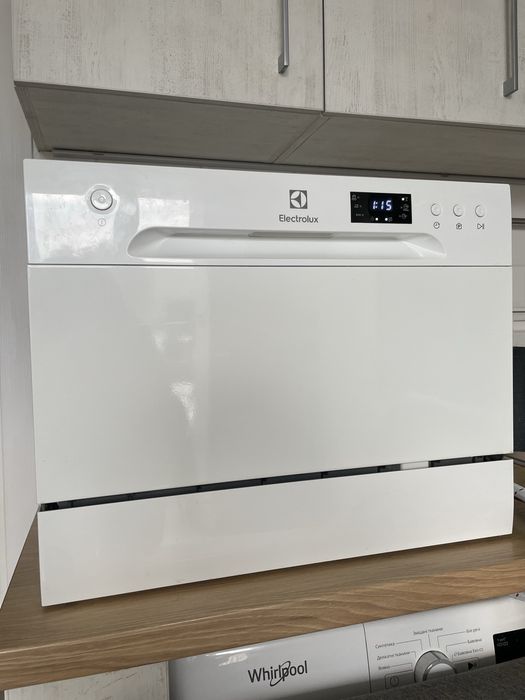 Посудомийна машинка Electrolux ESF2400OW настільна компактна