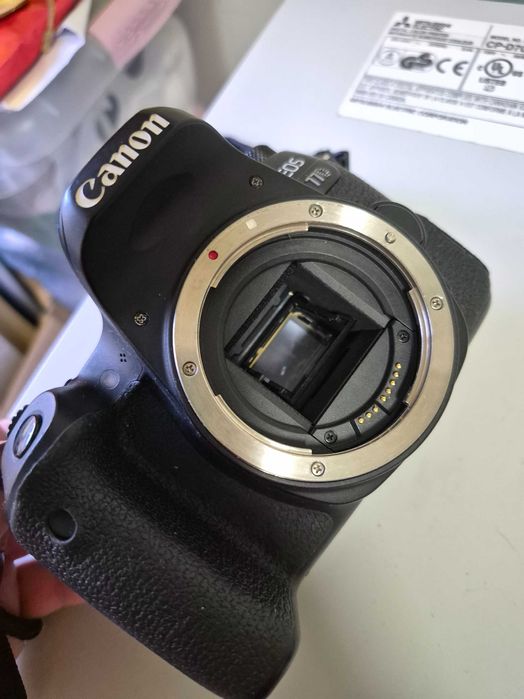 câmara digital canon 77D