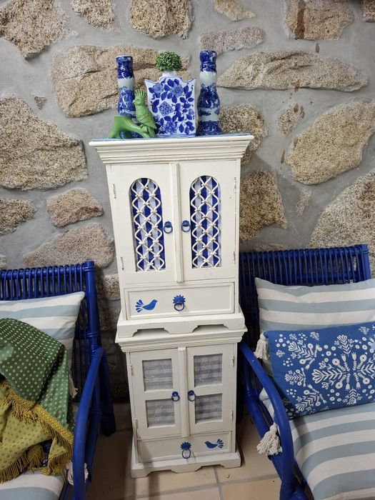 Dois moveis idênticos