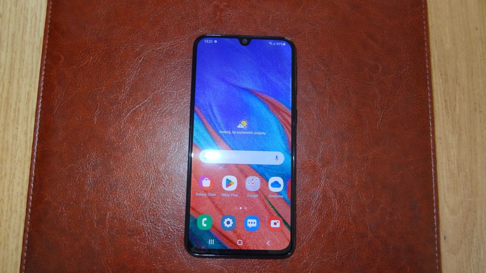 Smukły ładny smartfon Samsung w ładnym stanie, ekran amoled okazja !