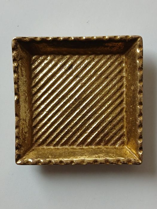 Prato metálico vintage para anéis de casamento