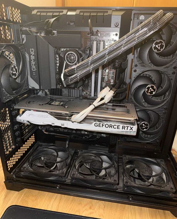 I9-14900|4070 Super|64Gb RAM|+Monitor 165Hz|C/Garantia 2027