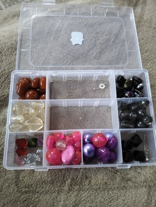 Продам бусини та матеріали