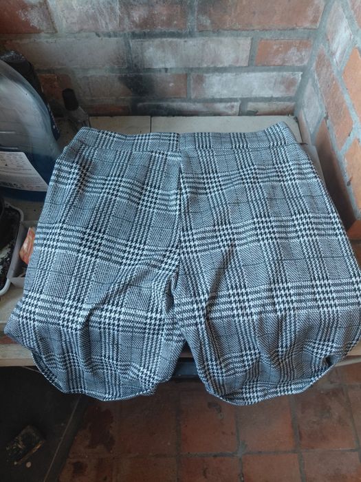 Calções de Senhora em muito bom estado geral. Tamanho:XL