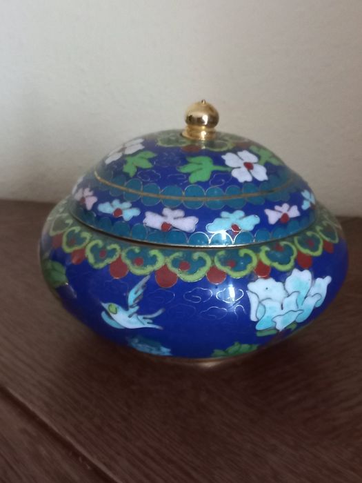 Eleganckie puzderko (bomboniera) - emalia komórkowa- cloisonne