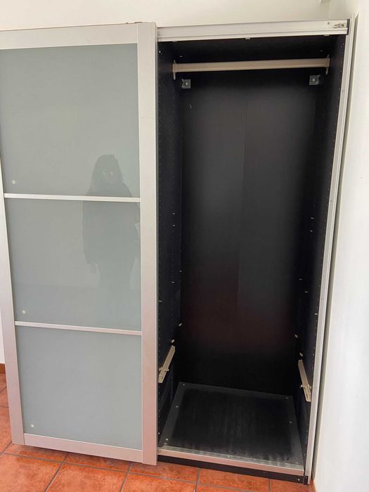 Roupeiro IKEA Pax com 2 portas deslizantes