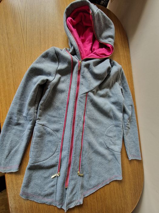 Paka ubrań damskich.