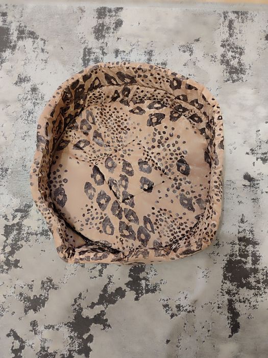 Продам лежак та переносну сумка для тваринок.