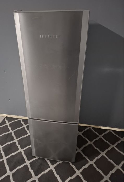 LIEBHERR srebrna 160 cm w pełni sprawna